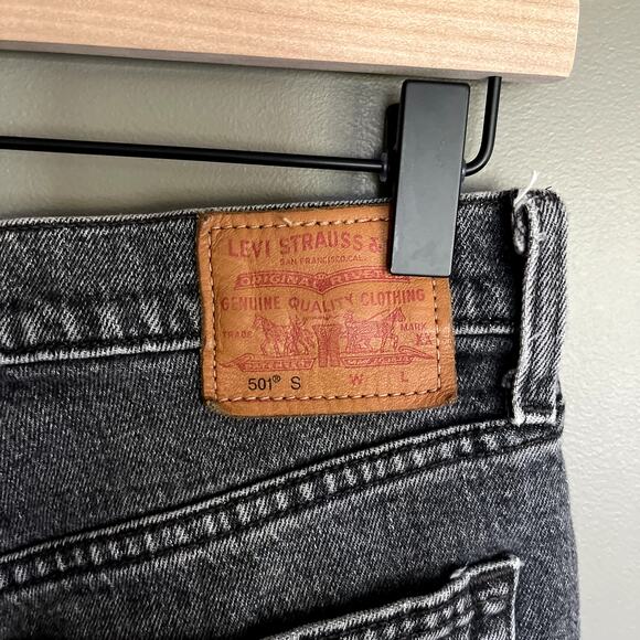 Levi’s 501 Jeans in Coal Black Size 26 High Rise Premium Denim Mom Jean Tapered - Picture 13 of 16